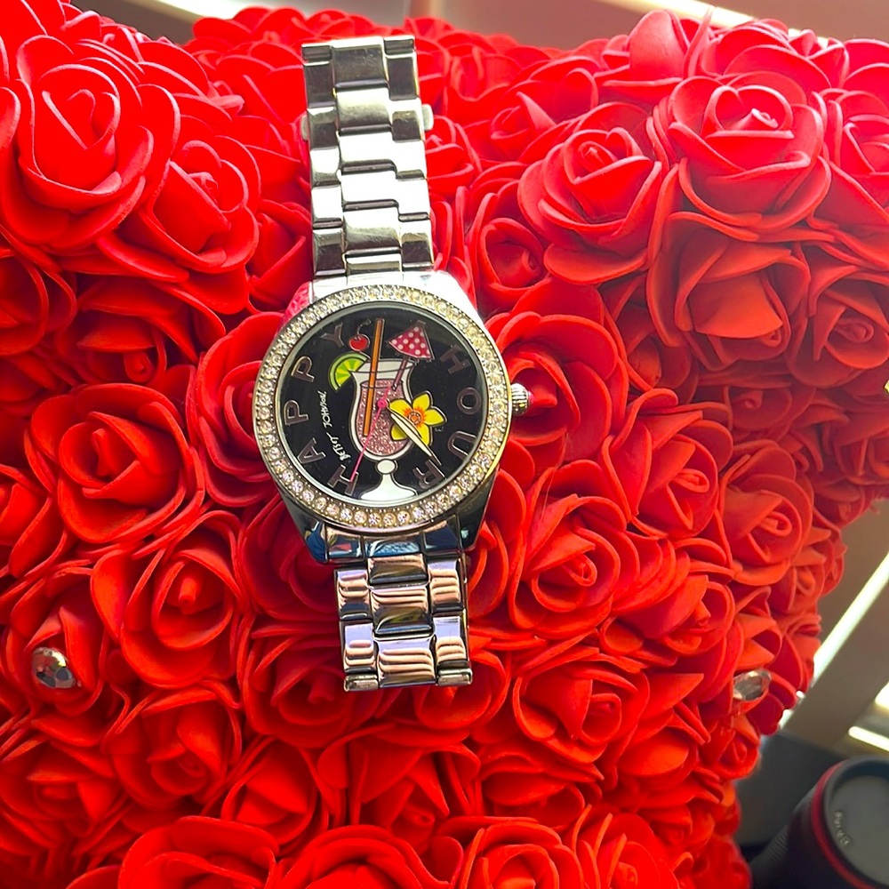 Betsy watch ! Super cute